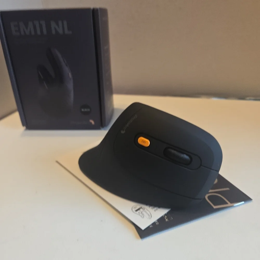 EM11 NL Black Ergonomic Vertical Mouse
